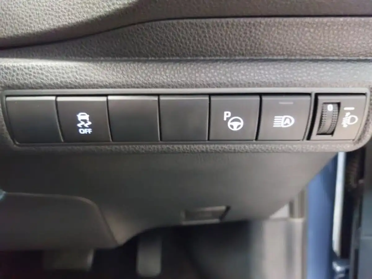 2021-toyota-corolla-18-vvt-i-icon-tech-trk-hatchback-5d-big-15