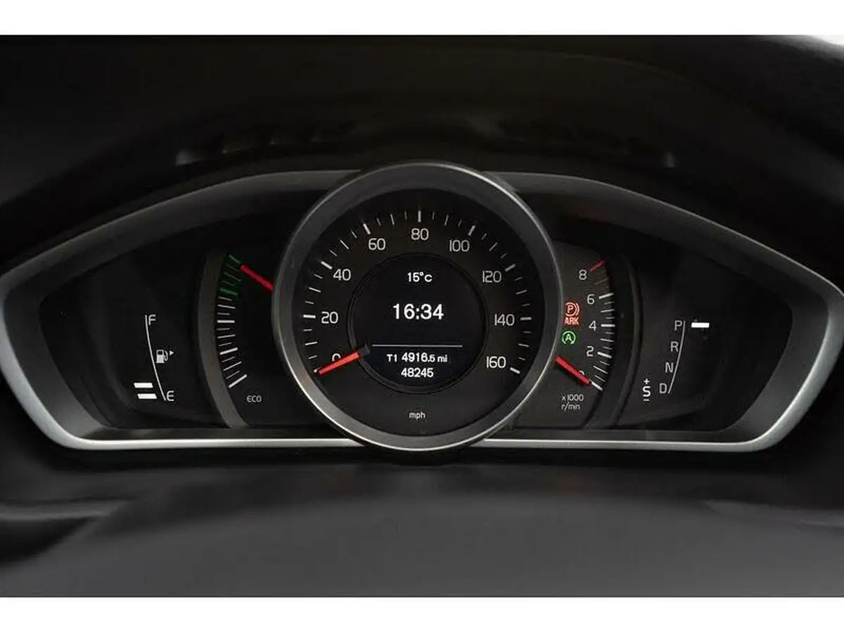 2017-volvo-v40-15-t3-cross-country-big-31
