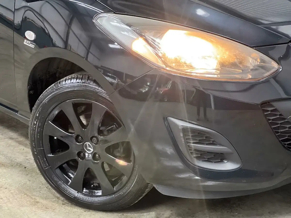 2015-mazda-mazda2-13-black-edition-big-5