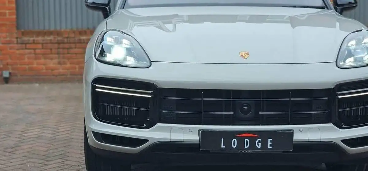 2020-porsche-cayenne-40-v8-turbo-s-e-hybrid-station-wagon-big-8