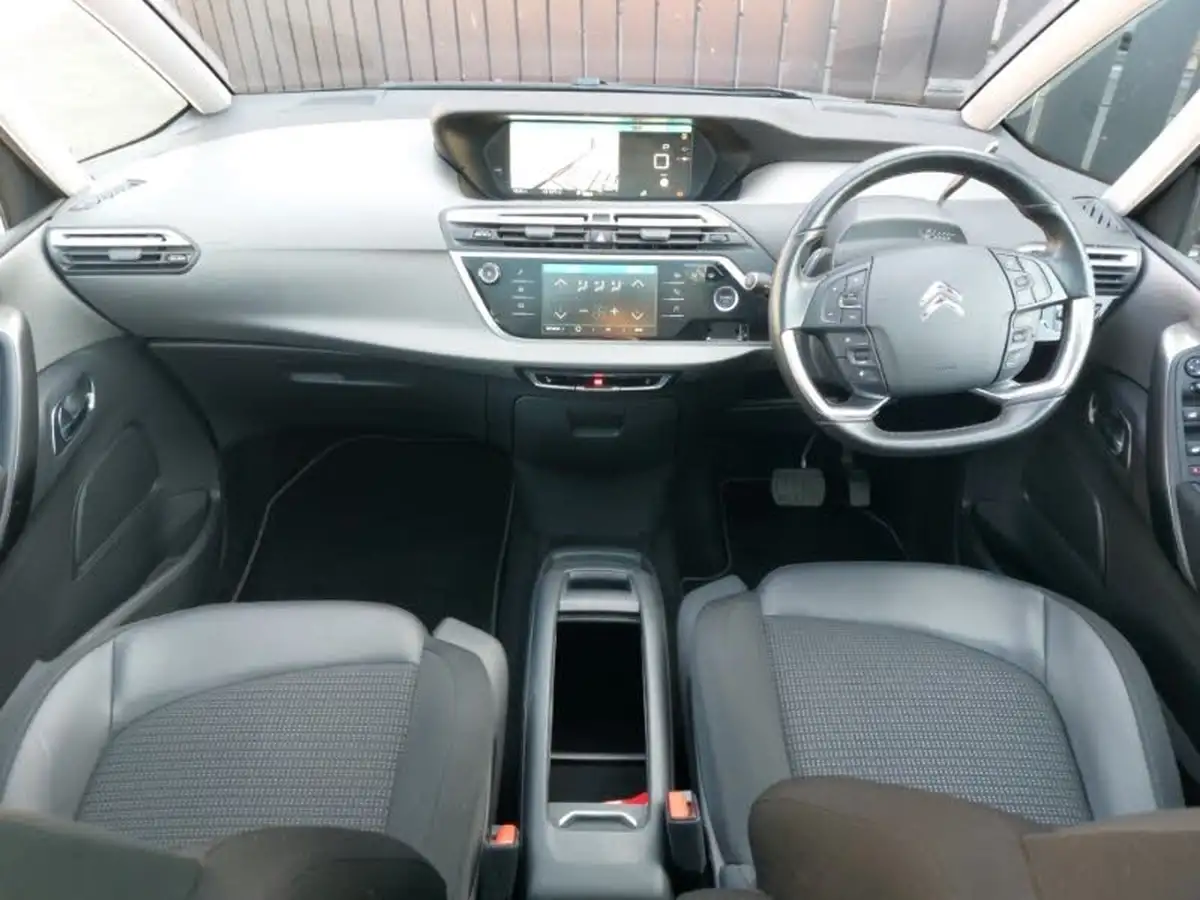 2022-citroen-grand-c4-spacetourer-12-puretech-shine-eat8-big-2