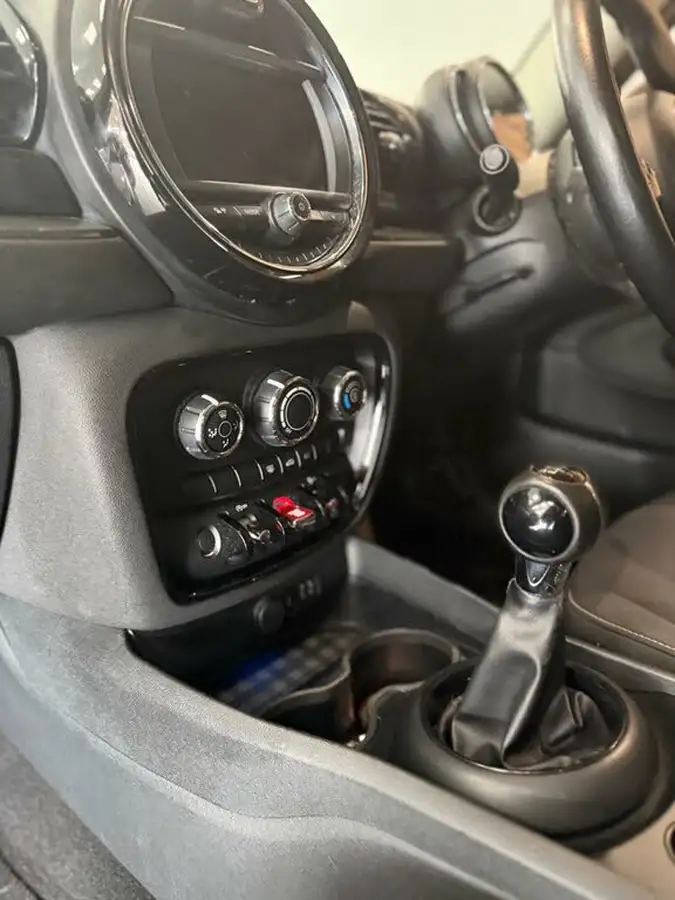 2017-mini-clubman-20td-cooper-d-black-ss-big-22