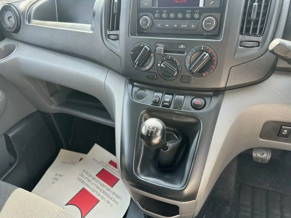 2019-nissan-nv200-15td-acenta-89bhp-crewcab-van-big-9