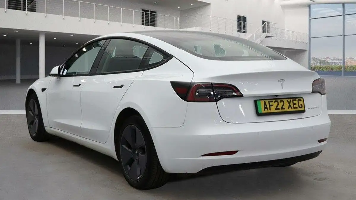 2022-tesla-model-3-e-long-range-big-3