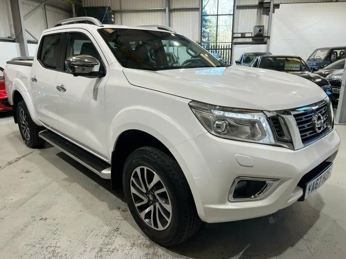 2017-nissan-navara-23dci-tekna-big-0