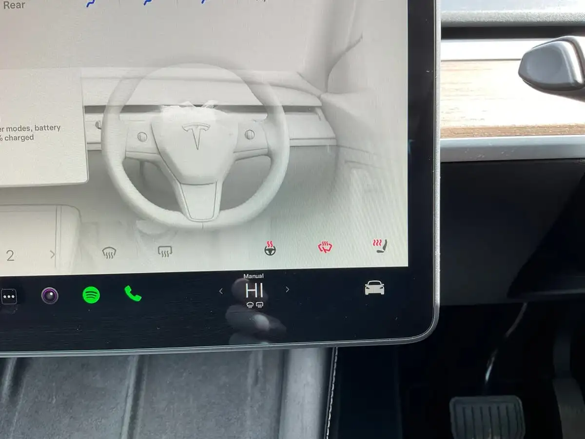 2024-tesla-model-y-e-rwd-big-32