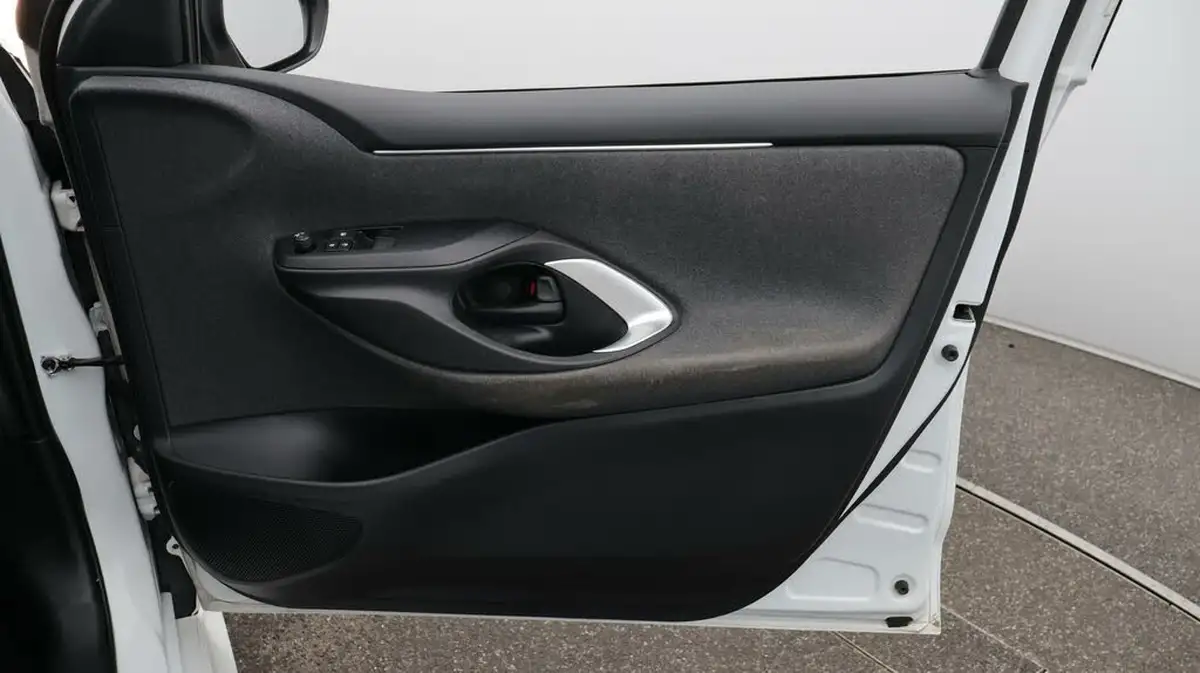 2021-toyota-yaris-15-vvt-i-icon-114bhp-hybrid-1490cc-e-cvt-big-15