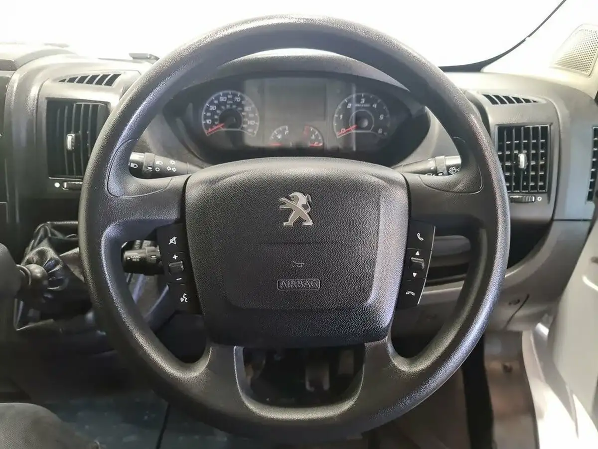 2022-peugeot-boxer-22-bluehdi-professional-335-l3-h2-panel-big-19