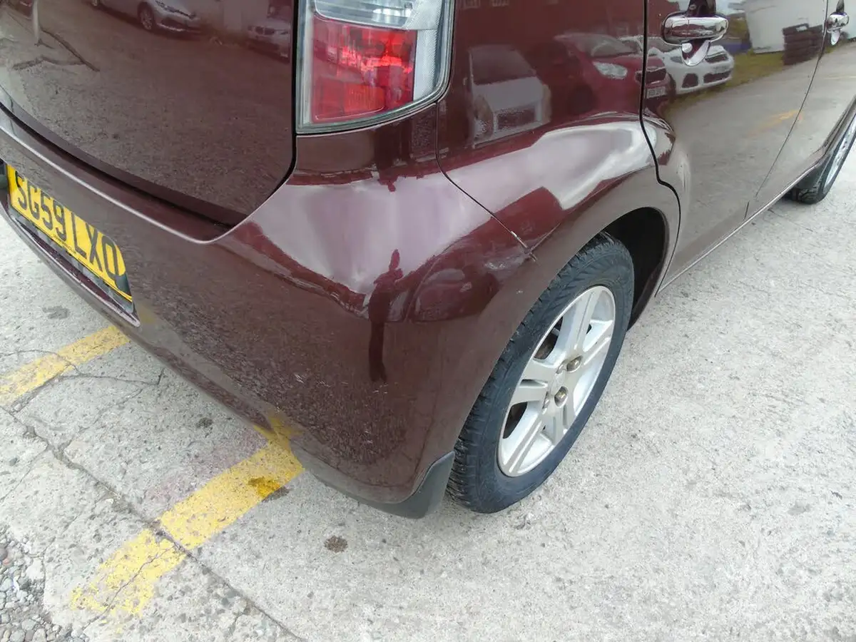 2009-daihatsu-sirion-13-se-auto-big-8