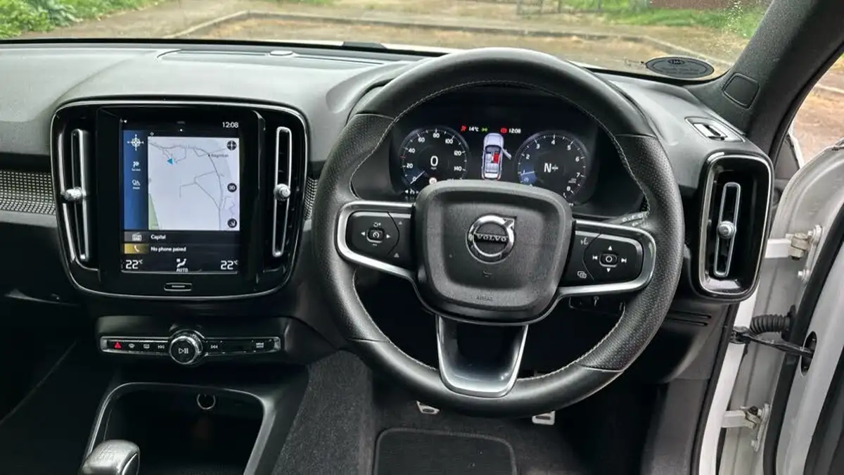 2020-volvo-xc40-15-t3-r-design-big-9