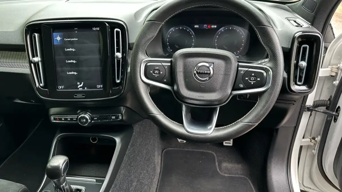2020-volvo-xc40-15-t3-r-design-big-33