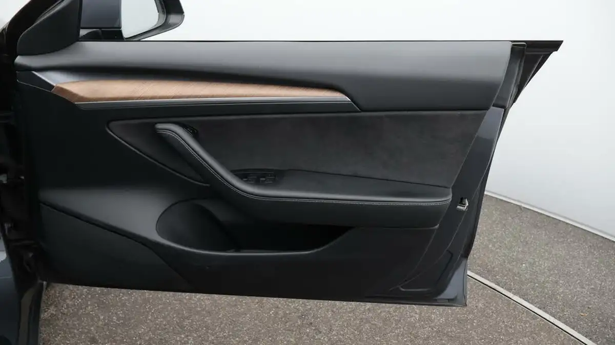 2021-tesla-model-3-e-long-range-4x4-big-15