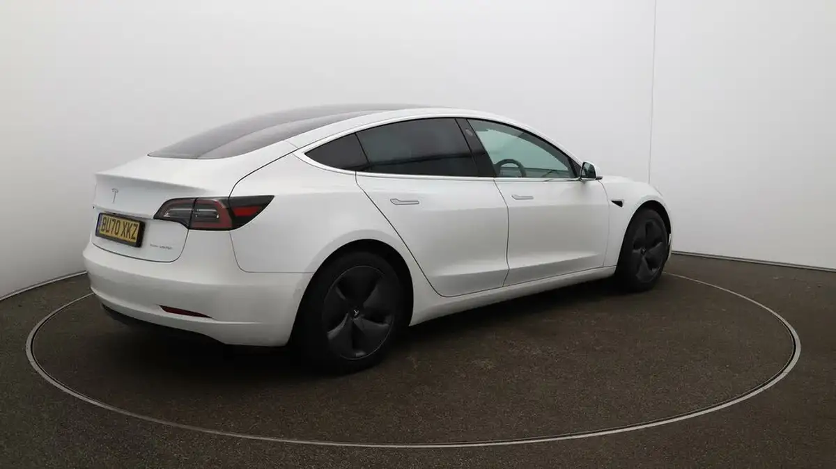2020-tesla-model-3-e-long-range-big-43