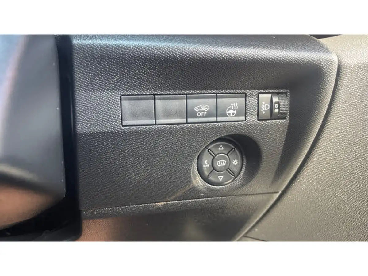 2024-citroen-c4-e-e-series-156ps-54kwh-big-32