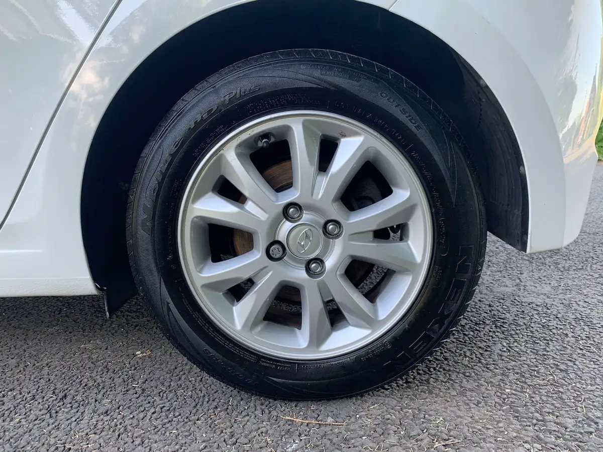 2017-hyundai-i20-12-se-hatchback-5d-big-54