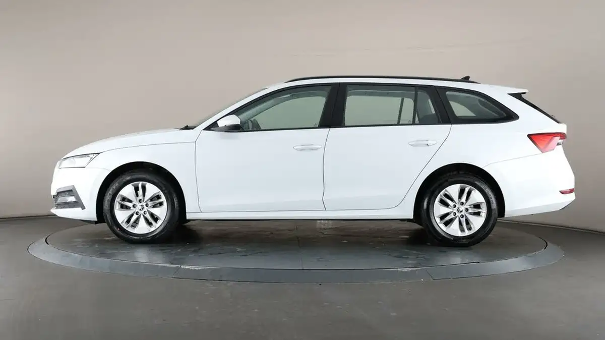 2023-skoda-octavia-20tdi-se-technology-116ps-estate-big-28