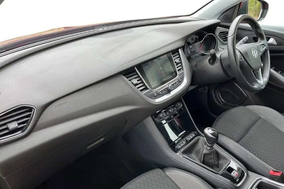 2019-vauxhall-grandland-x-12-tech-line-nav-big-6