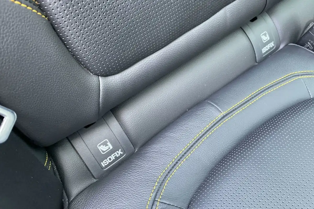 2019-jaguar-f-pace-30td-300-sport-big-32