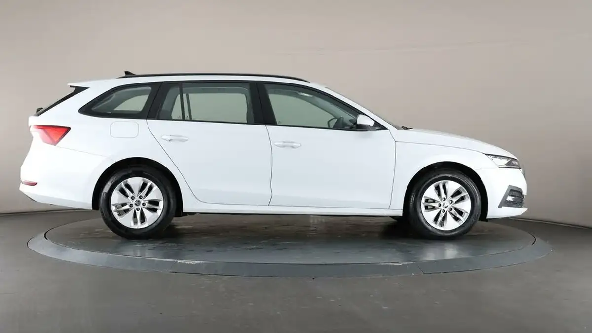 2023-skoda-octavia-20tdi-se-technology-116ps-estate-big-52