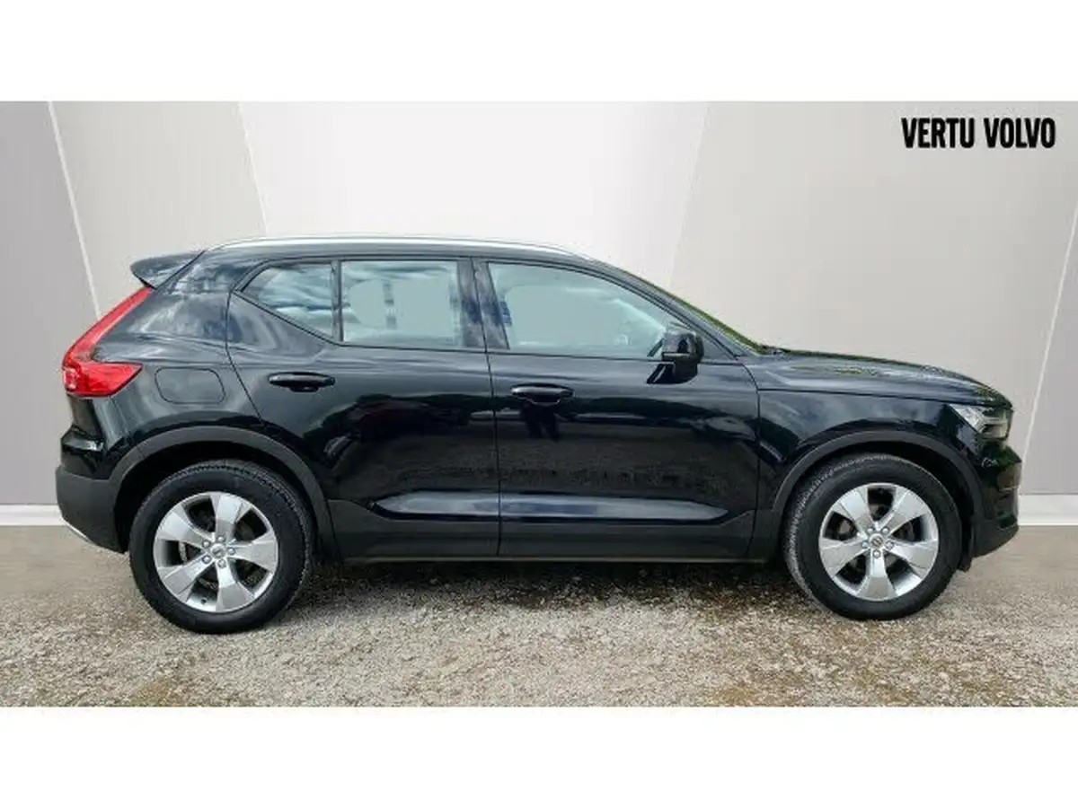 2022-volvo-xc40-15-t3-momentum-auto-big-2