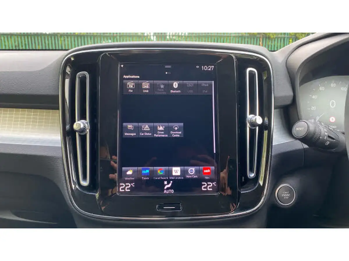 2022-volvo-xc40-15-t3-momentum-auto-big-26