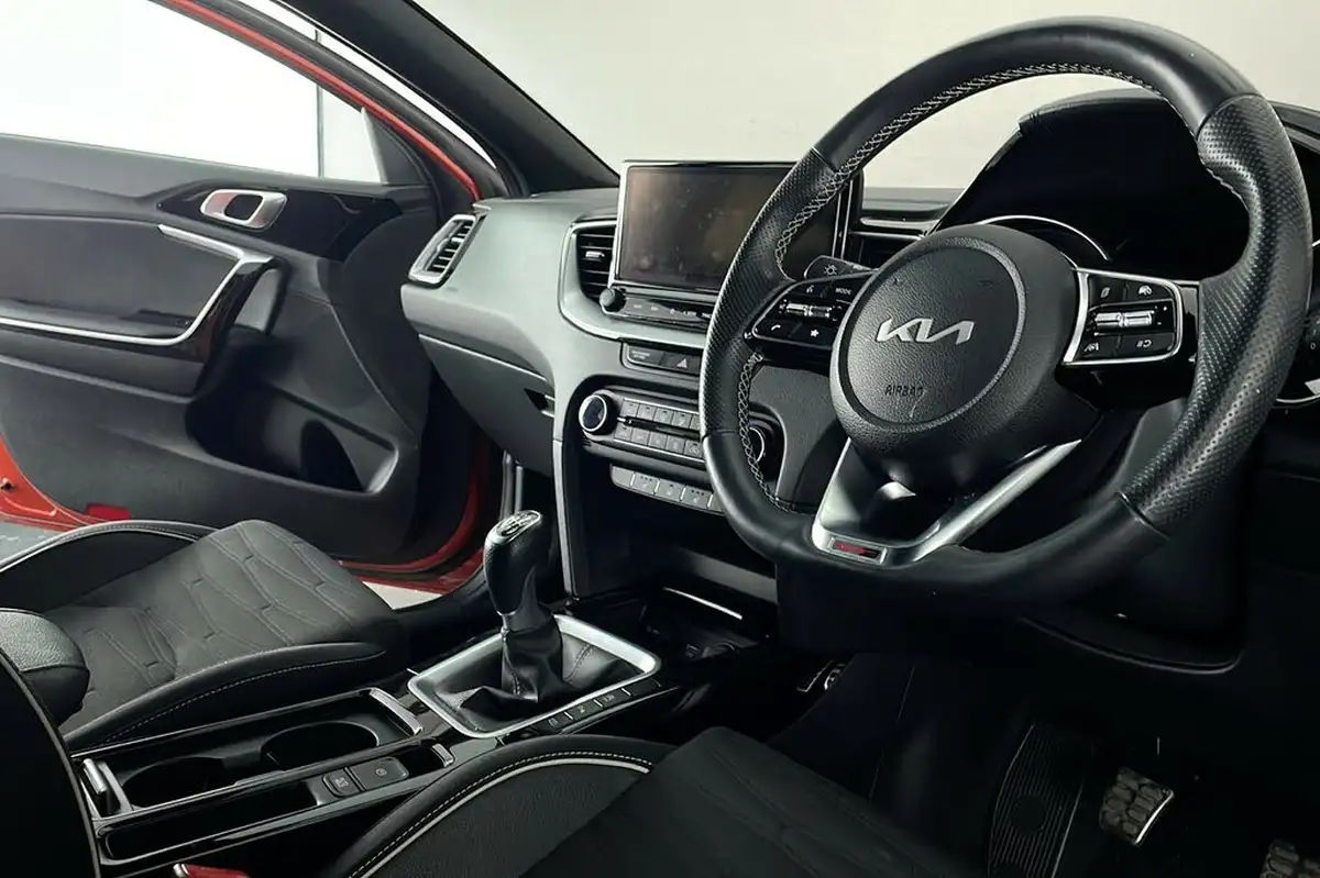 2022-kia-pro-ceed-15-t-gdi-gt-line-big-8