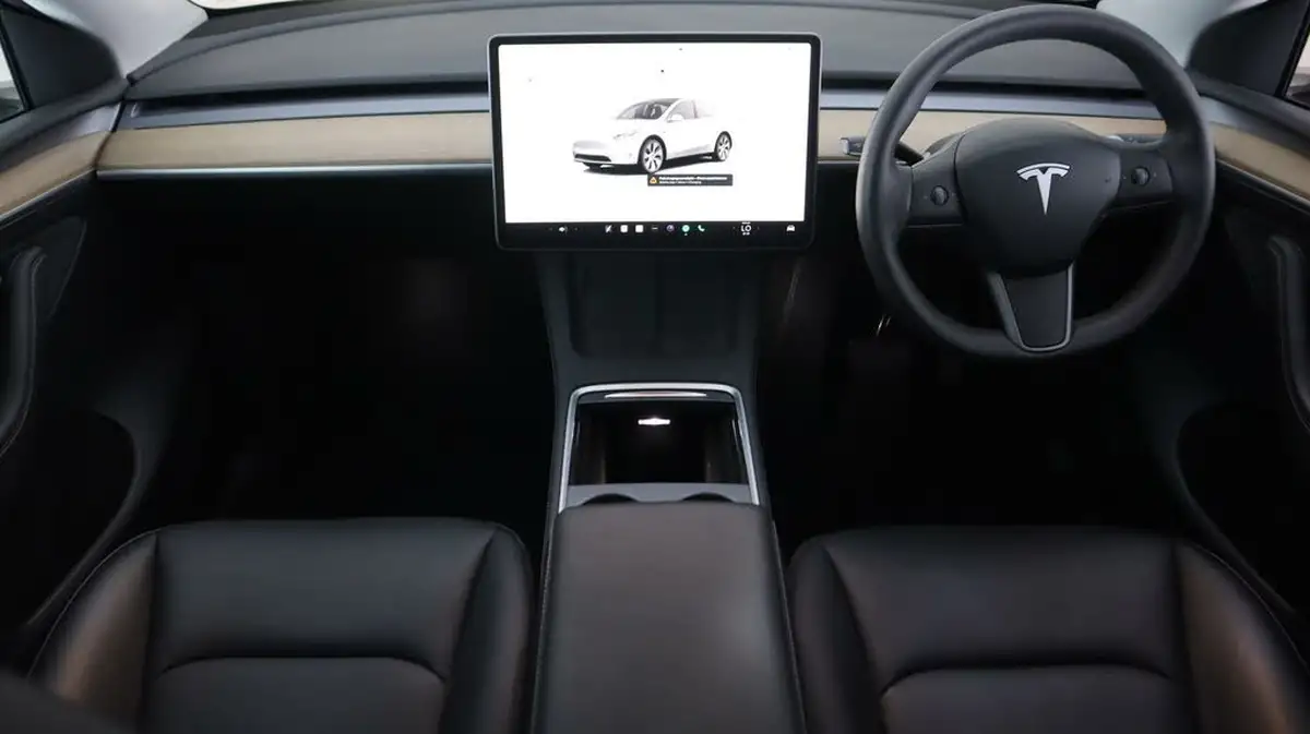 2022-tesla-model-y-e-long-range-big-12