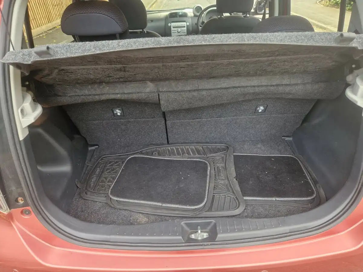 2006-daihatsu-sirion-13-se-auto-big-18