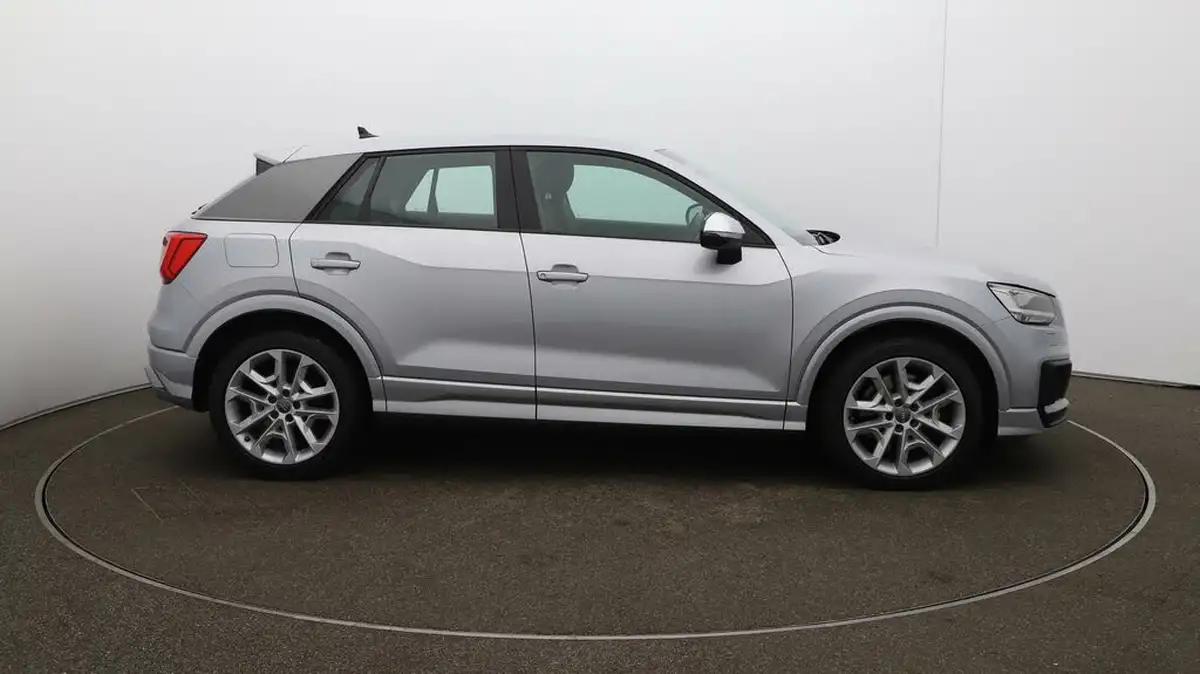 2019-audi-sq2-20-tfsi-big-38