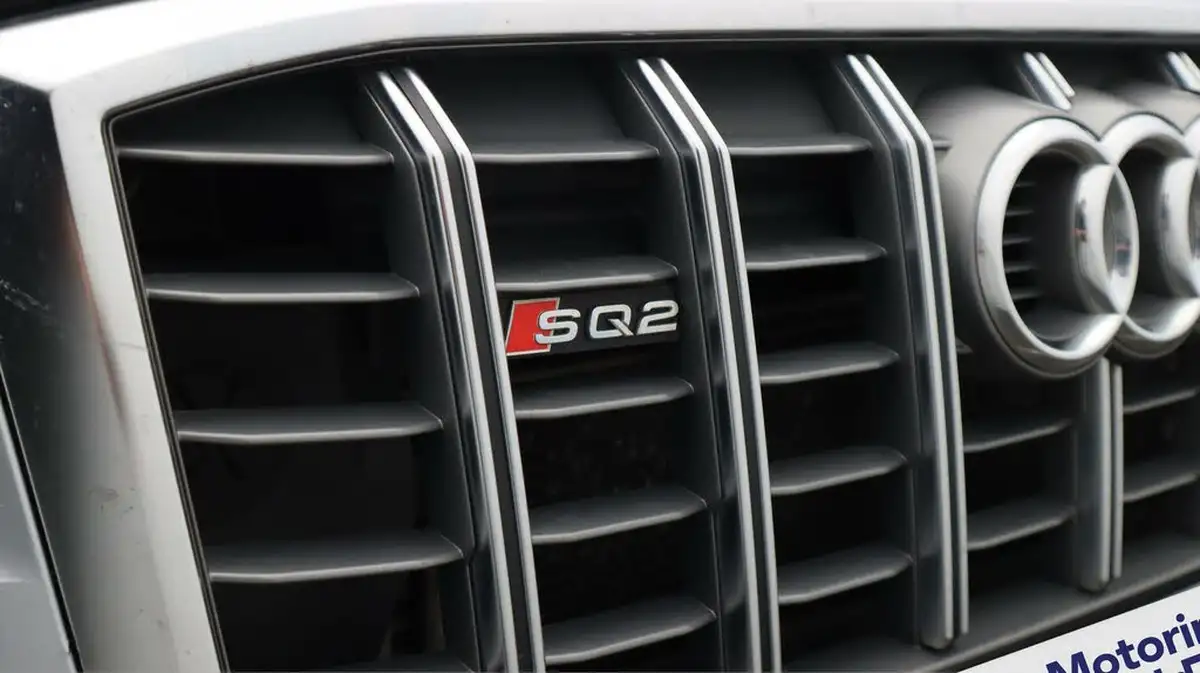 2019-audi-sq2-20-tfsi-big-21