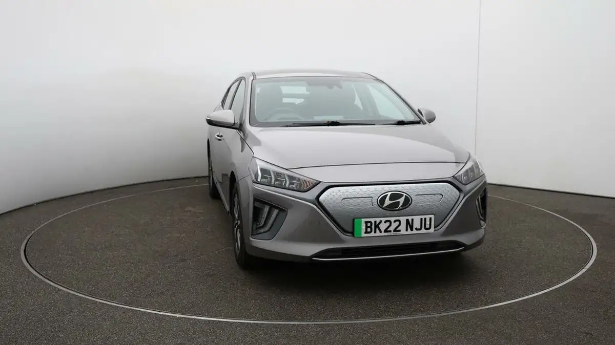 2022-hyundai-ioniq-e-premium-electric-big-35