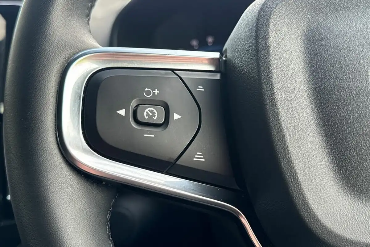2022-volvo-xc40-e-recharge-plus-228bhp-big-10
