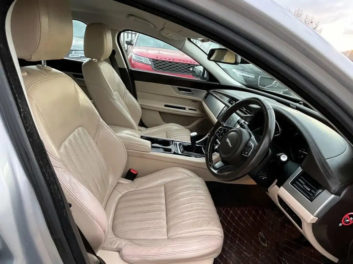 2015-jaguar-xf-20td-portfolio-180ps-big-6