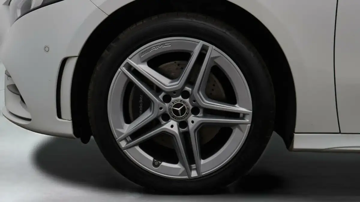 2021-mercedes-benz-a-class-13-a250e-amg-line-executive-hatchback-5d-big-18