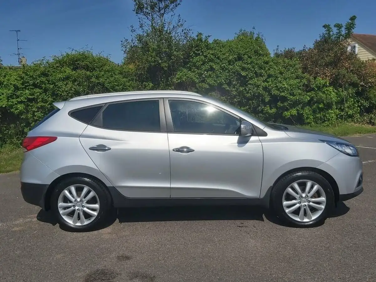 2012-hyundai-ix35-20td-premium-4wd-big-2