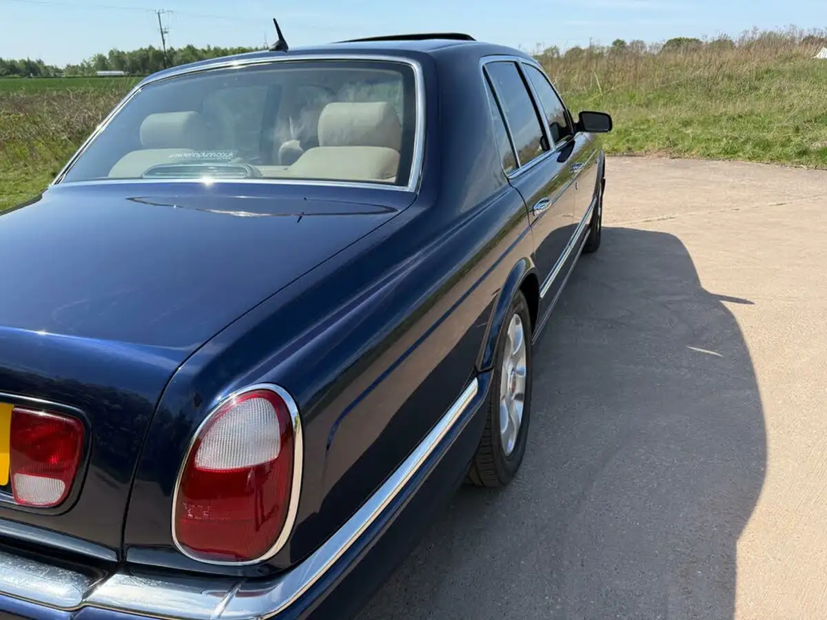 2002-bentley-arnage-68-r-big-40