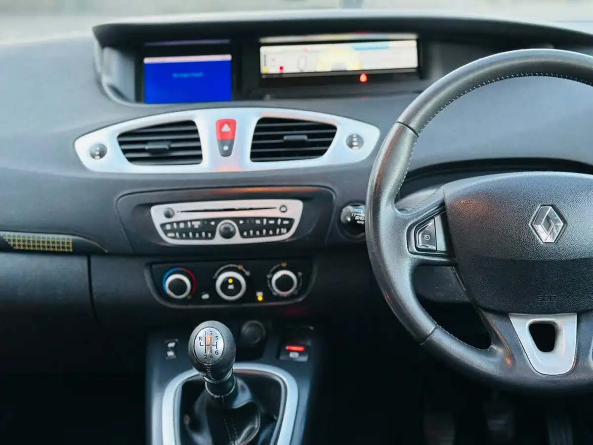 2010-renault-grand-scenic-16-dynamique-tom-tom-vvt-big-12