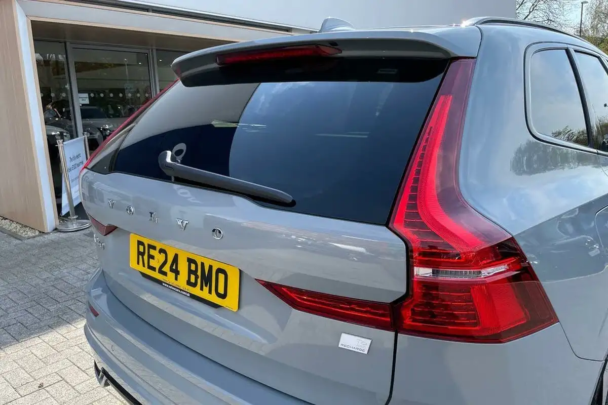 2024-volvo-xc60-20-b5-plus-big-14