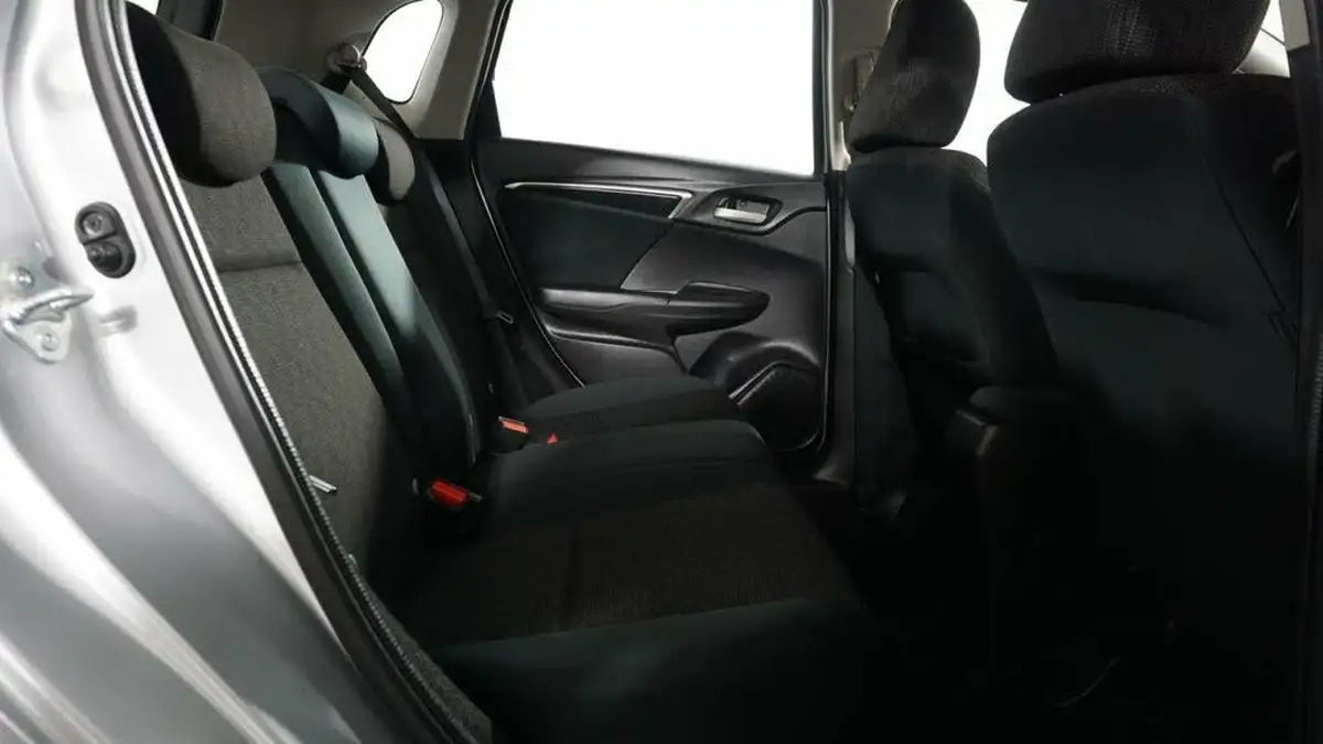 2016-honda-jazz-13-i-vtec-se-cvt-big-17