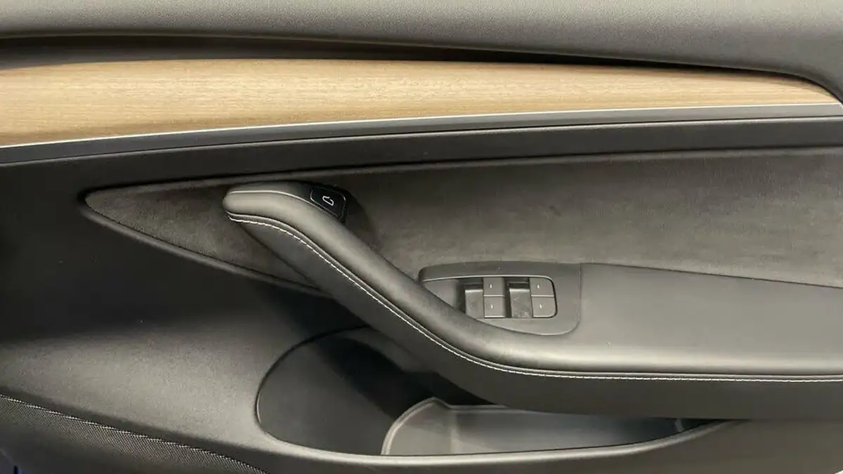 2022-tesla-model-3-e-long-range-big-25