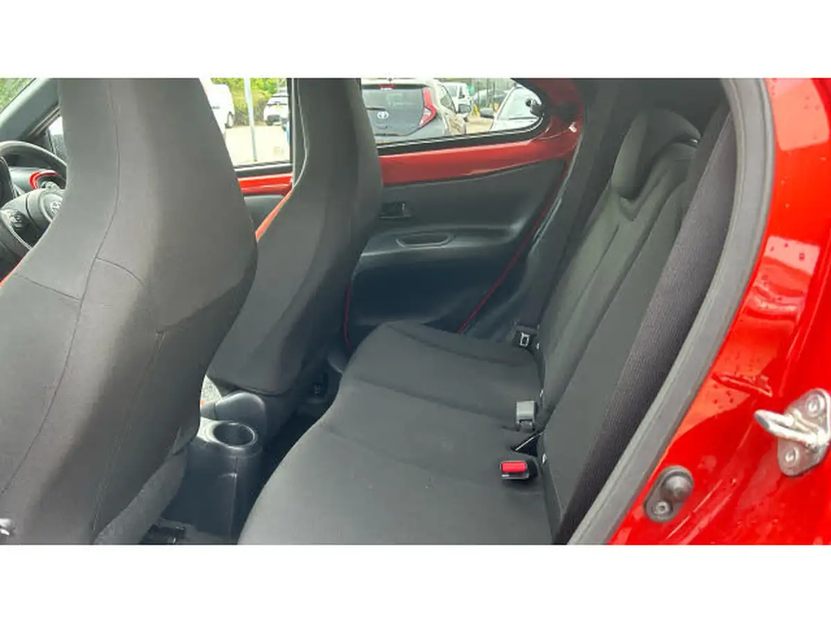 2024-toyota-aygo-x-10-vvt-i-edge-big-12