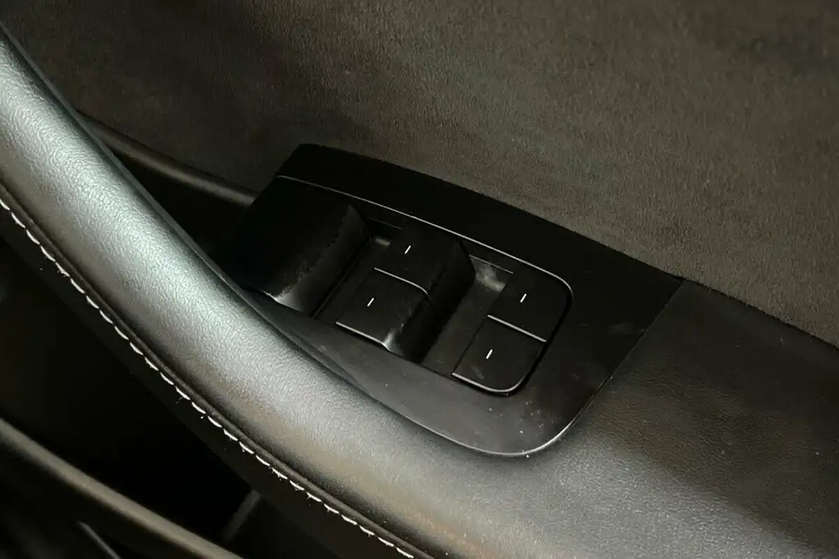 2021-tesla-model-3-e-long-range-4x4-big-33