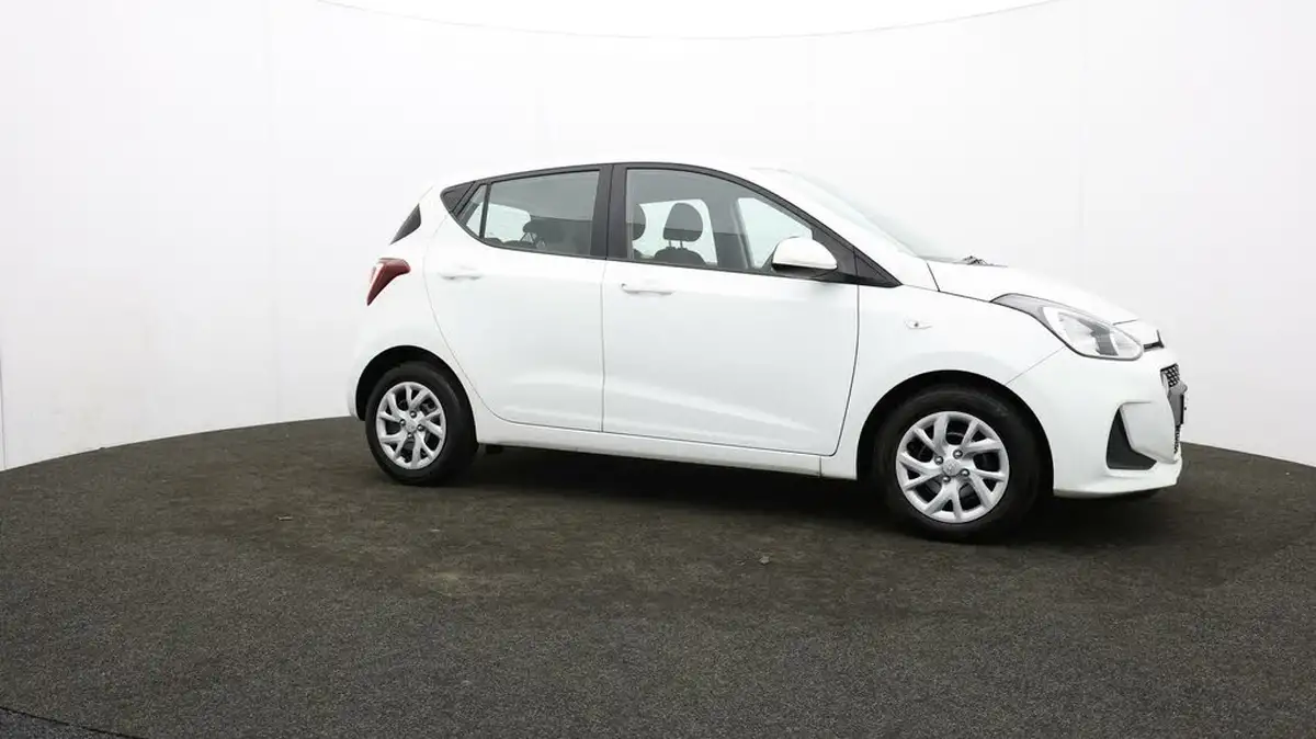 2018-hyundai-i10-10-se-67ps-big-35