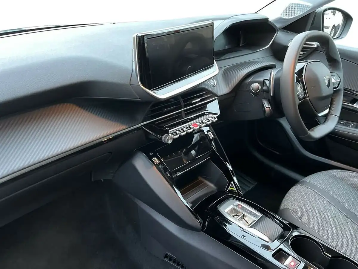 2024-peugeot-208-12-puretech-allure-hybrid-e-dsc6-big-6