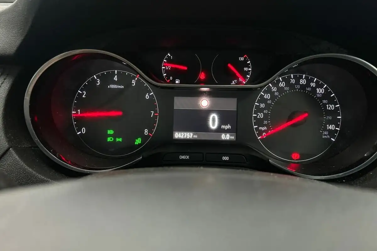 2019-vauxhall-grandland-x-12-elite-nav-big-9