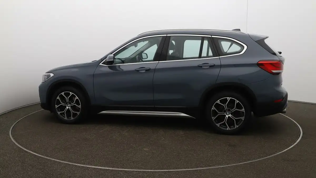 2022-bmw-x1-20-sdrive20i-xline-big-49