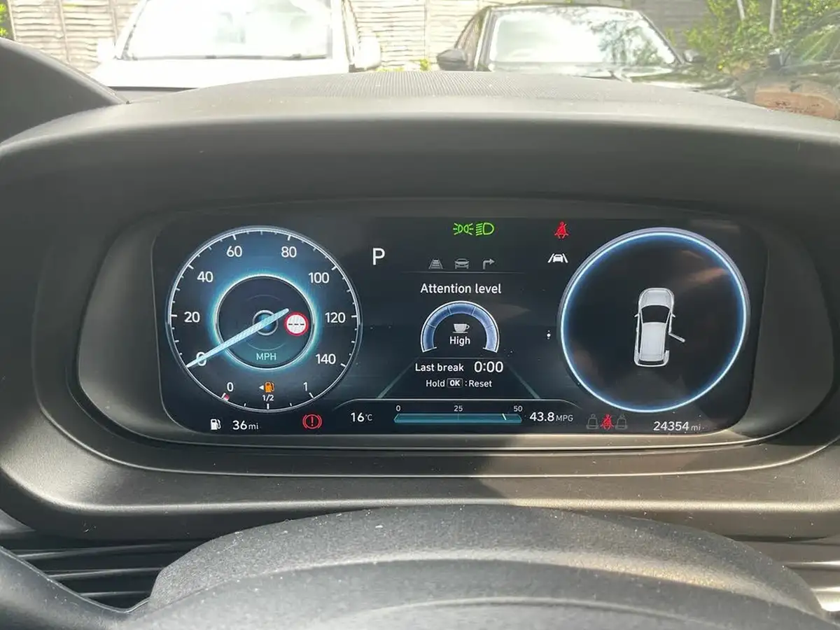 2023-hyundai-bayon-10-t-gdi-premium-100ps-dct-big-15