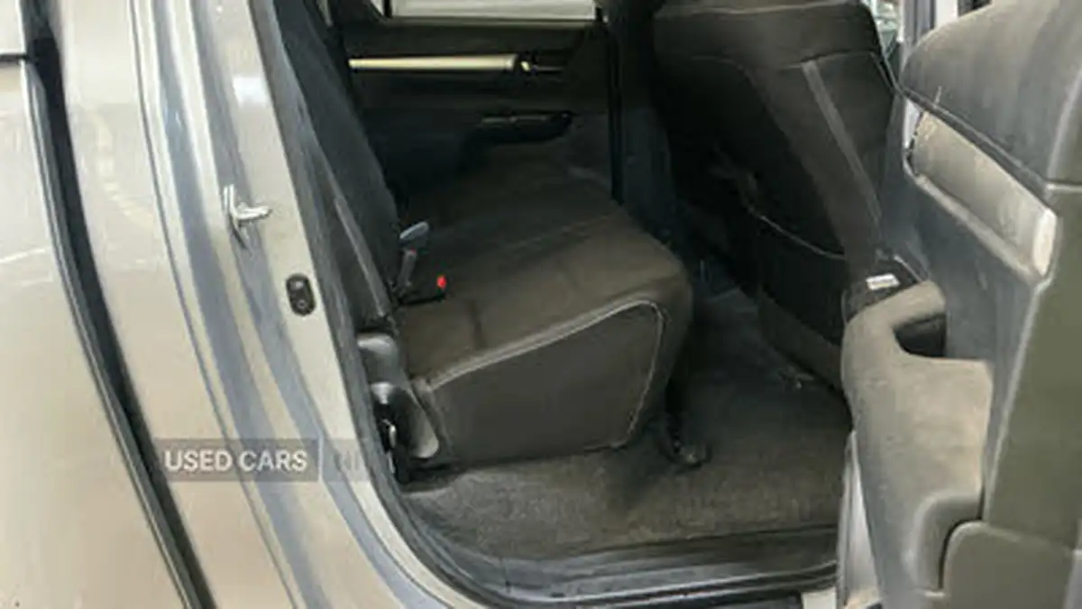 2020-toyota-hi-lux-24d-4d-icon-35t-big-7