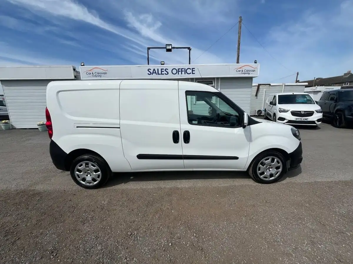 2021-fiat-doblo-cargo-16td-l2h1-maxi-tecnico-120bhpeu6dt-panel-van-big-4