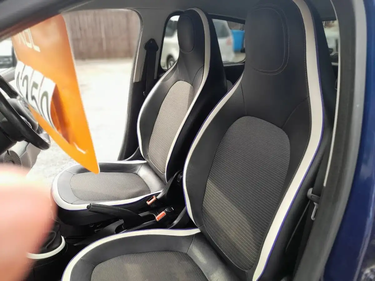 2016-renault-twingo-10-sce-iconic-big-15